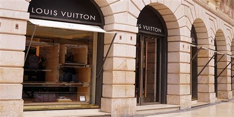 gruppo louis vuitton firenze|Lvmh: 2mila assunzioni in Italia entro il 2024 e investimenti da .